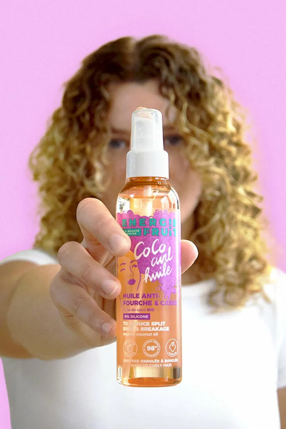 Huile coiffante anti-fourche pour cheveux bouclés