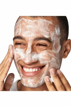 Nettoyant solide concentré hydratant pour tous types de peaux Ultra Facial